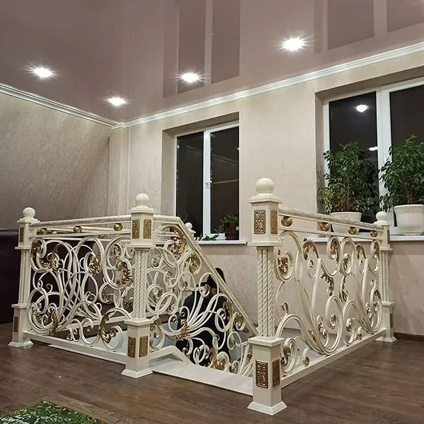 Mẫu cầu thang sắt nghệ thuật uốn hoa văn